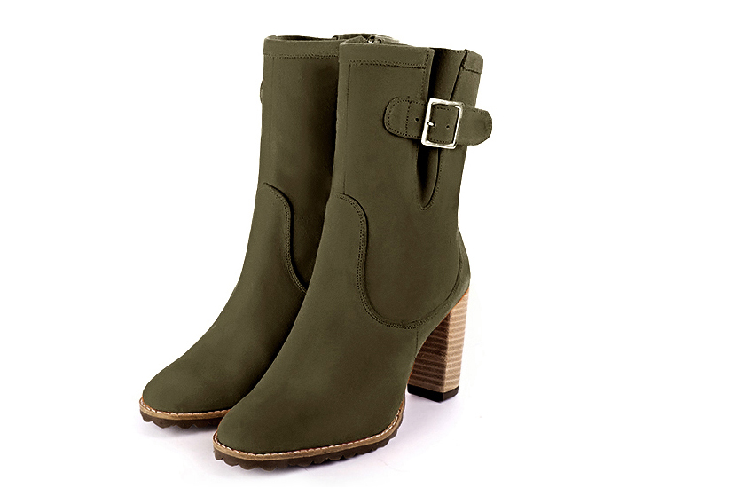 Women's khaki green elegant ankle boots, with buckles on the sides. Round toe. High block heels - Front view